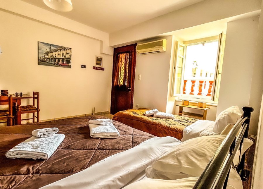 central-home-syros-ermoupoli-rooms-rent-1