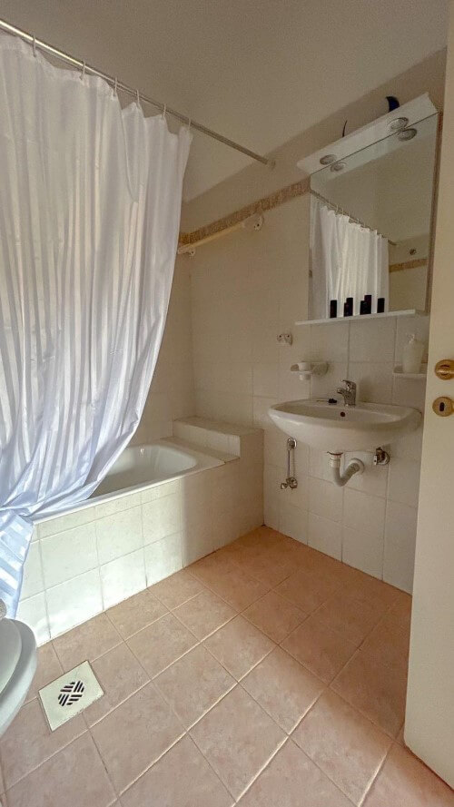 central-home-syros-ermoupoli-rooms-rent-central9-8
