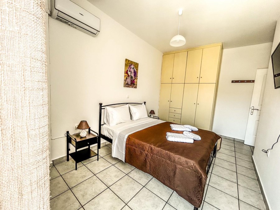 central-apartment-3-syros-ermoupoli-rent-rooms-studio-15